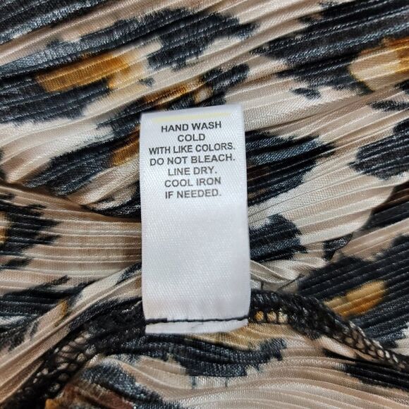 Cato Est. 1946 Cheetah Accordian Crinkle Pleat V-neck Longsleeve Blouse Size XS - Picture 9 of 11